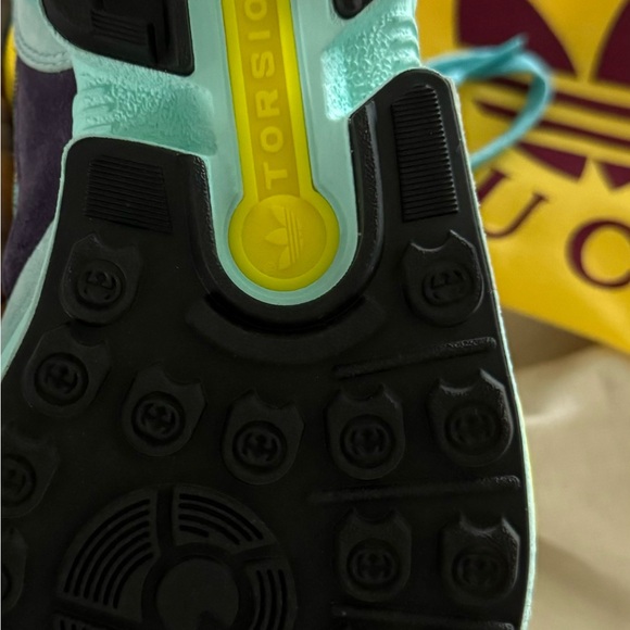Gucci x Adidas 2023
Gucci x ZX 8000 'Aqua GG Monogram' - Picture 4 of 9